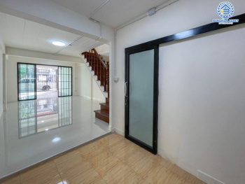 *****ทาวน์เฮ้าส์มือสองย่านนนทบุรี ม.ซอยเรวดี57 ติวานนท์ บนเนื้อที่ 17 ตร.ว. ฟังก์ชัน 3 ห้องนอน 2 ห้องน้ำ 1 ที่จอดรถ บ้านรีโนเวทใหม่ สภาพนางฟ้า พร้อมอยู่ เพียง 5 นาทีก็ถึงรถไฟฟ้าสายสีม่วง "สถานีบางกระสอ" ใกล้ทางด่วน "งามวงศ์วาน" จองด่วน!